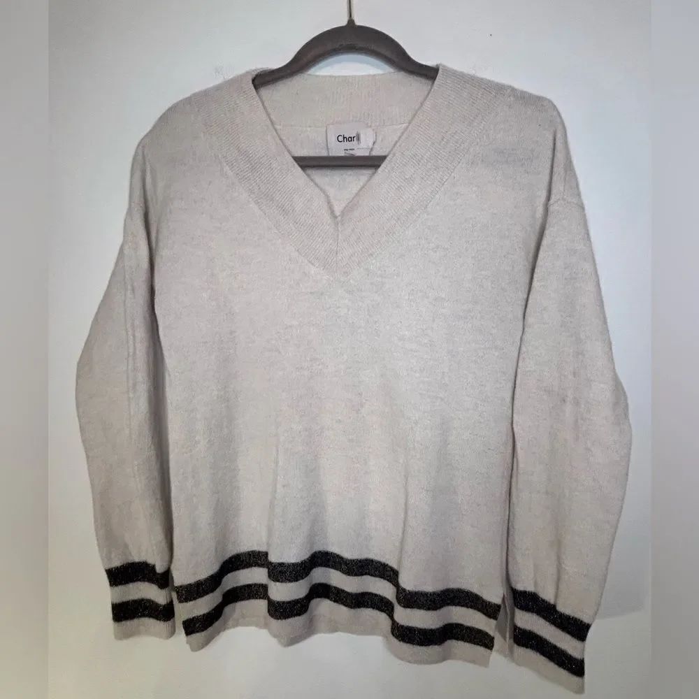 Charli EUC cream/gray metallic striped hem v neck sweater Size XS